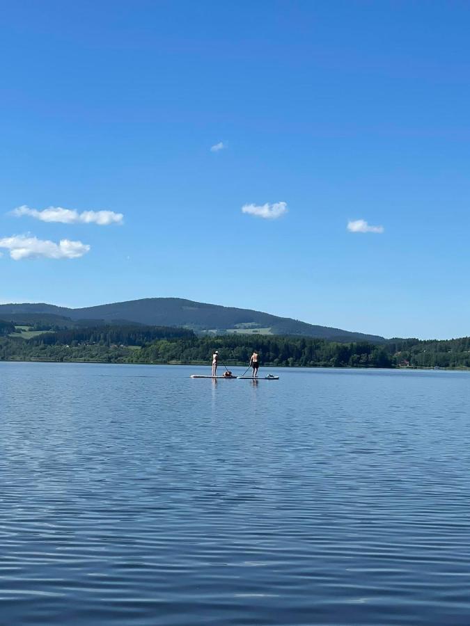 Hobiti Chatka Lipno Černá v Pošumaví Kültér fotó